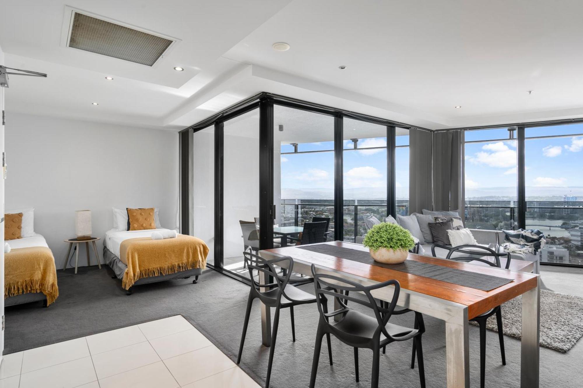 Circle On Cavill - Qstay Gold Coast Exterior photo