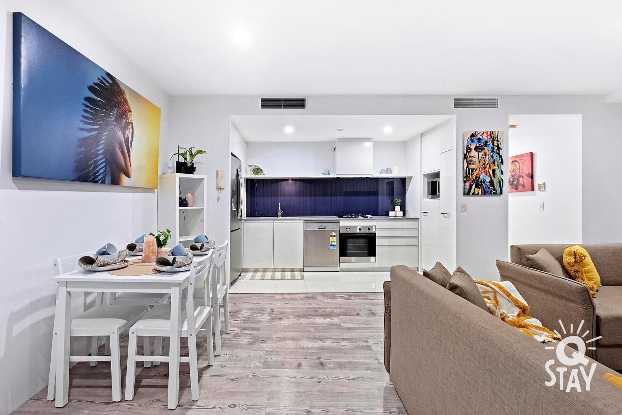 Circle On Cavill - Qstay Gold Coast Exterior photo