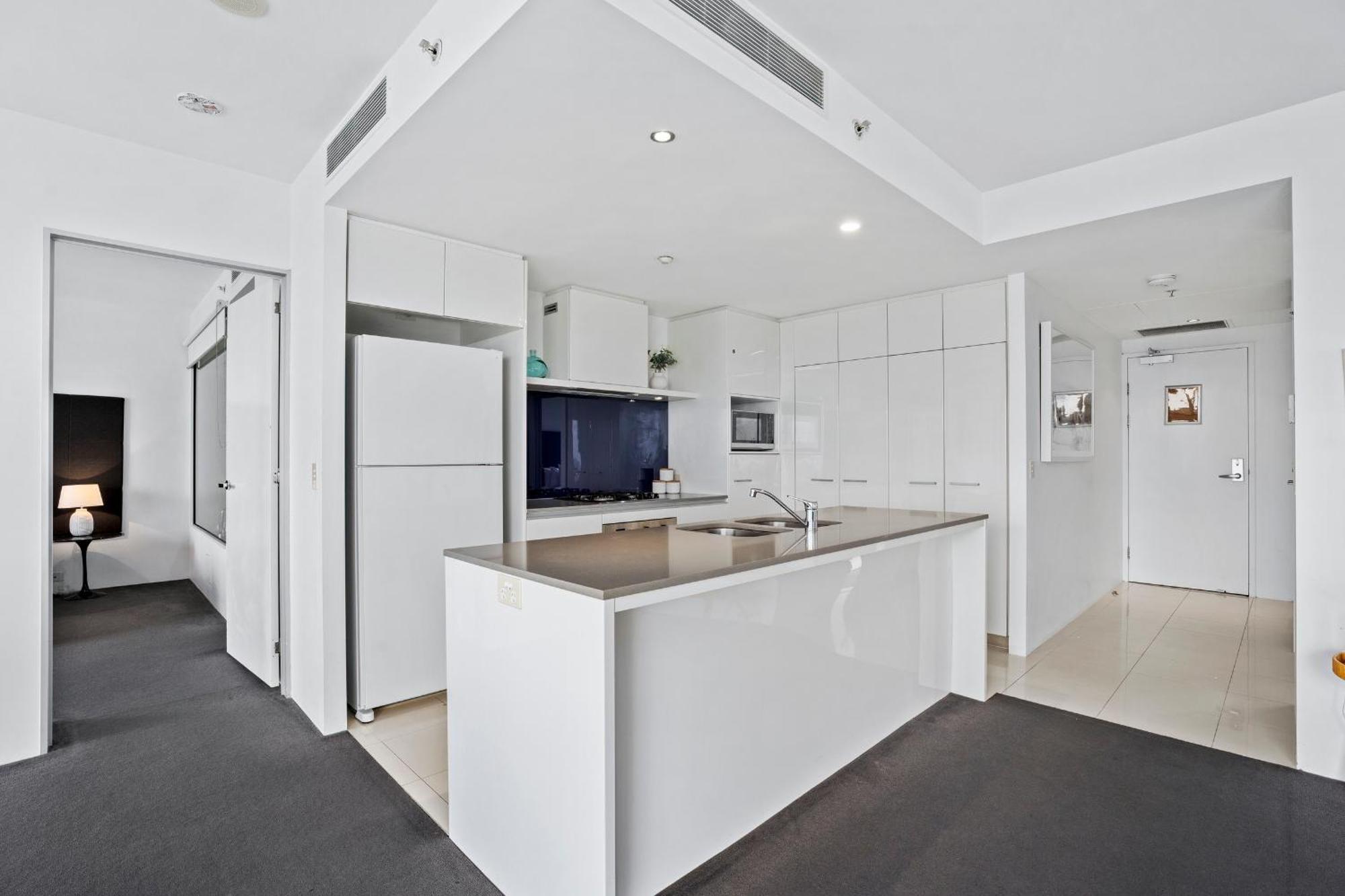 Circle On Cavill - Qstay Gold Coast Exterior photo