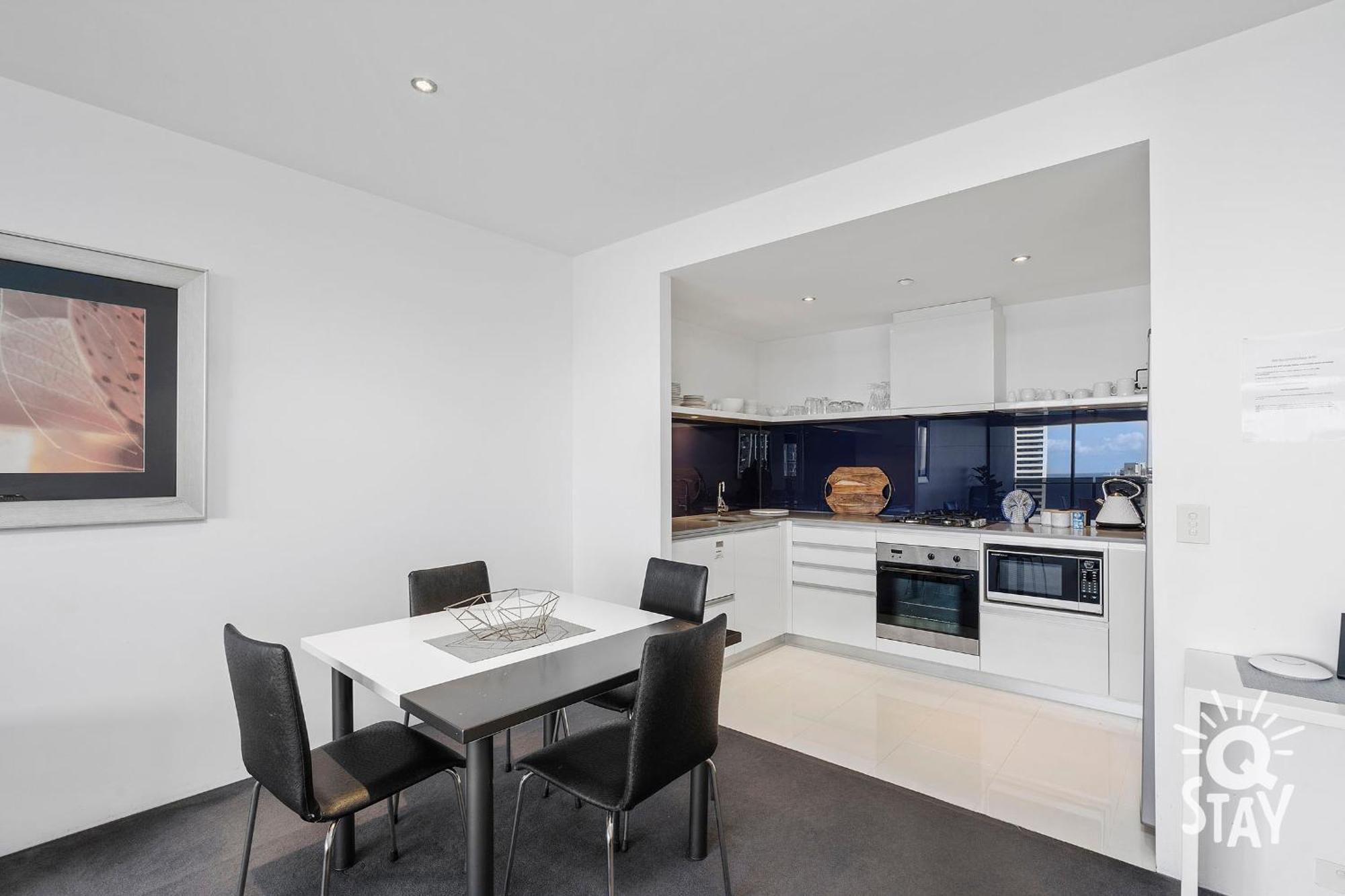 Circle On Cavill - Qstay Gold Coast Exterior photo