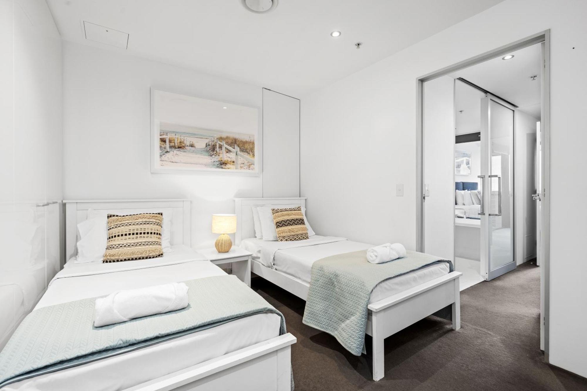 Circle On Cavill - Qstay Gold Coast Exterior photo