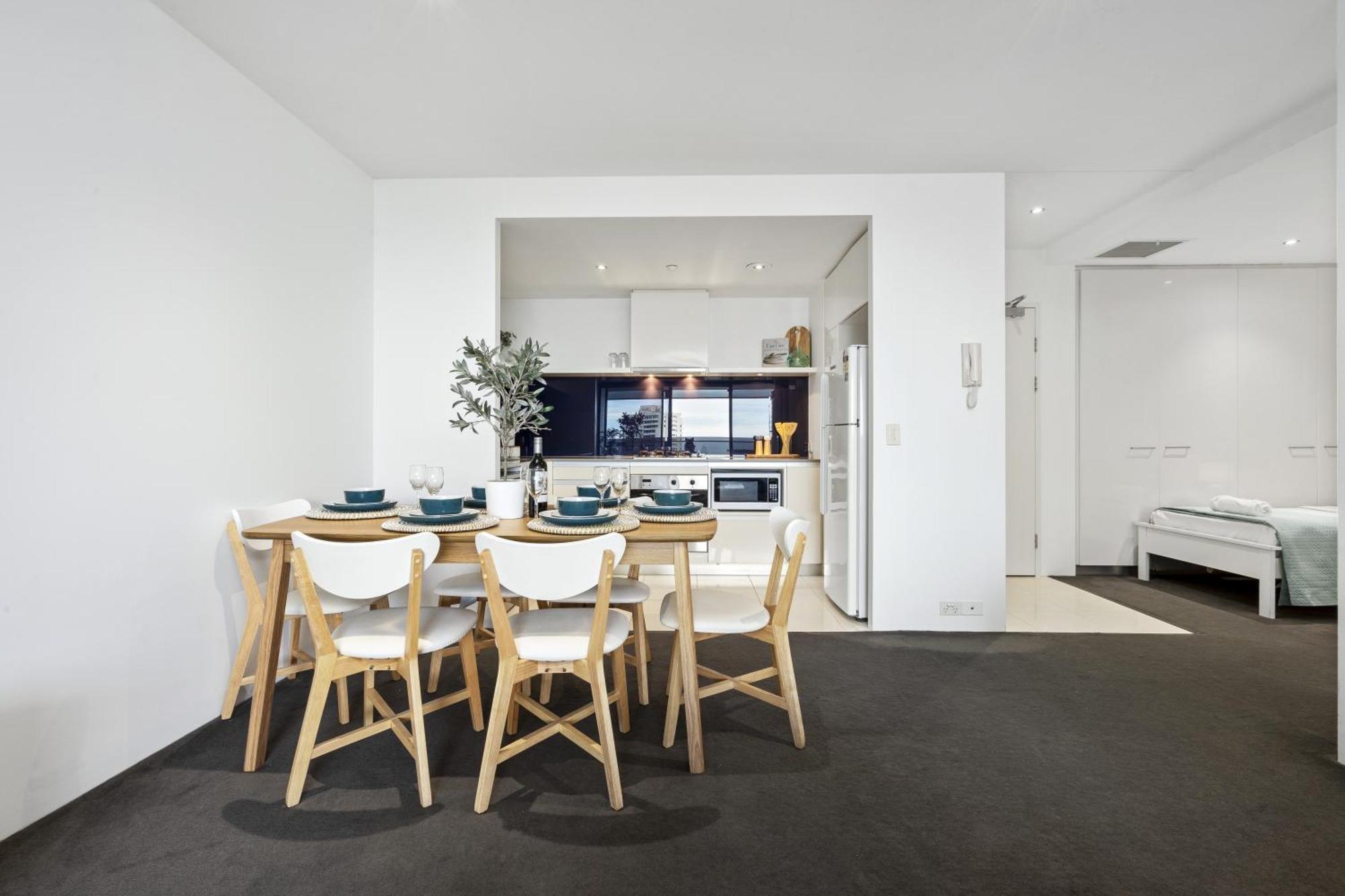 Circle On Cavill - Qstay Gold Coast Exterior photo