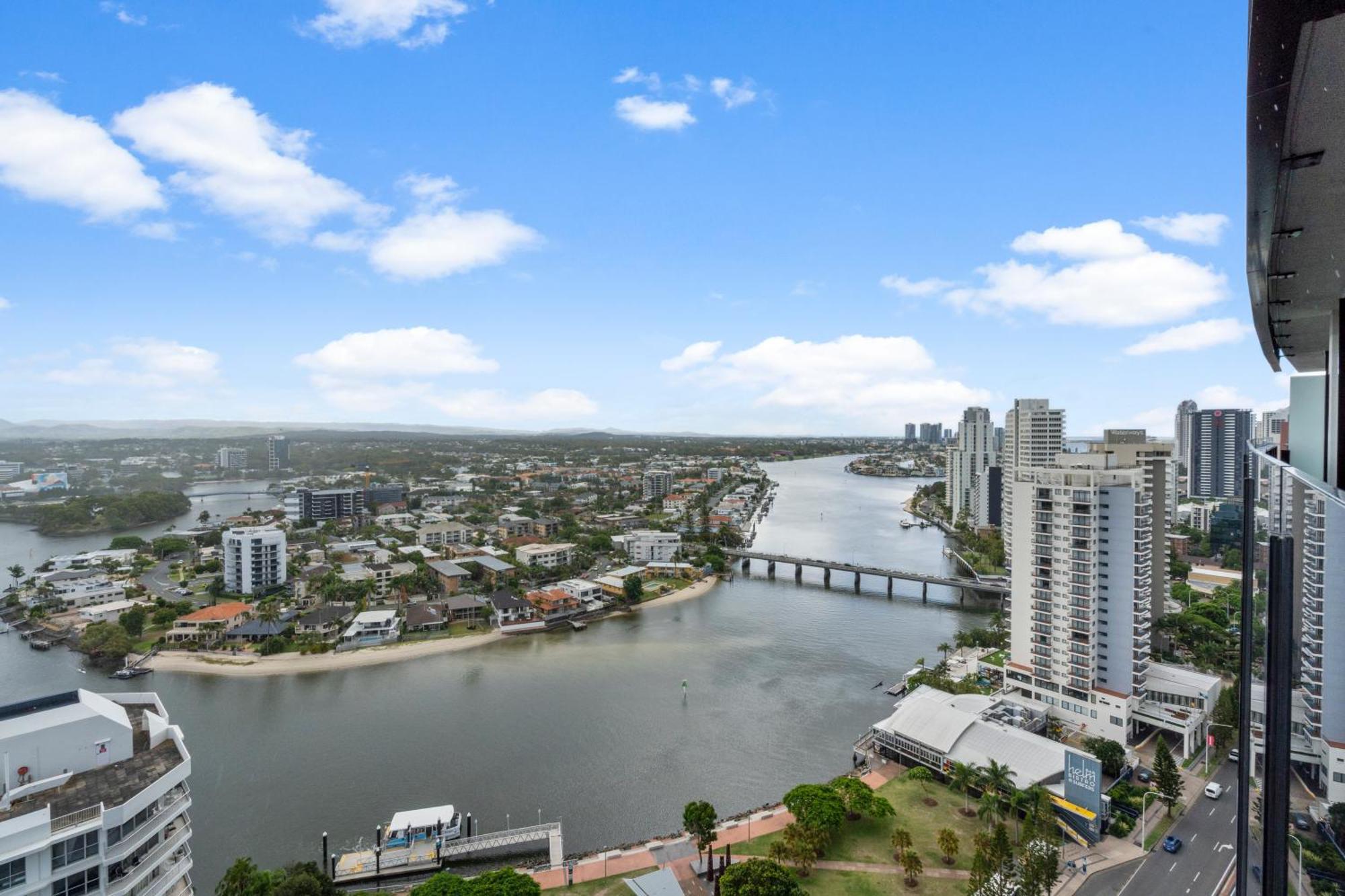 Circle On Cavill - Qstay Gold Coast Exterior photo