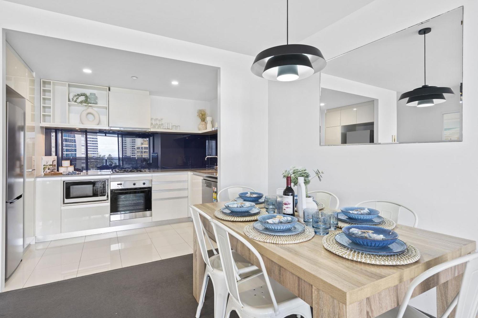 Circle On Cavill - Qstay Gold Coast Exterior photo